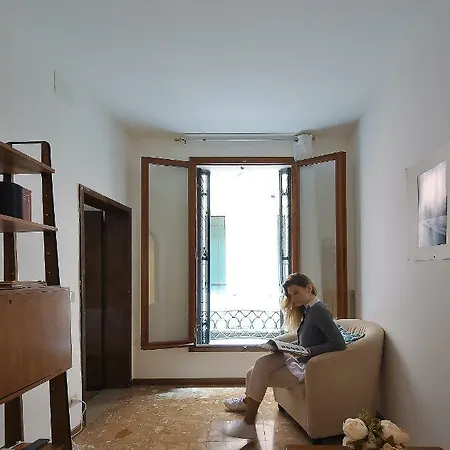 Venetian Mood Bianco Apartment Venice
